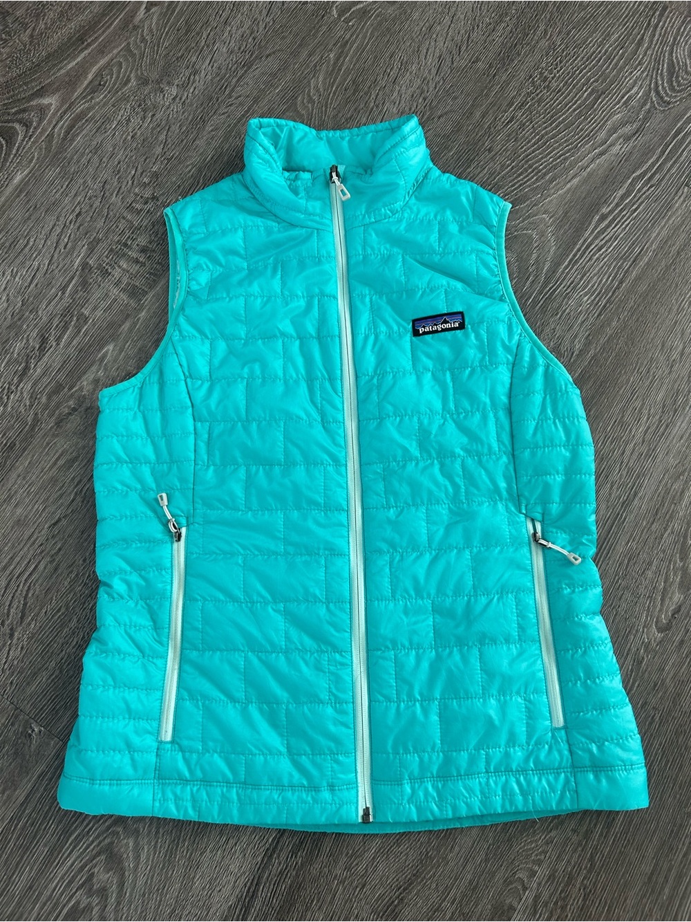 Patagonia women’s quilted Vest in Bright Aqua